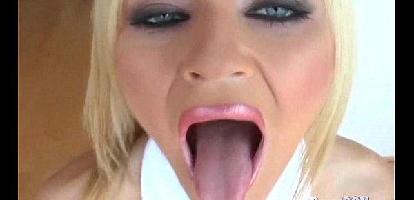  Slut gives a sloppy bj 171